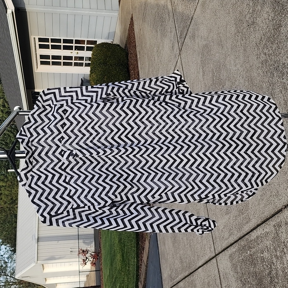 Patterned Sheer Blouse - Picture 8 of 8